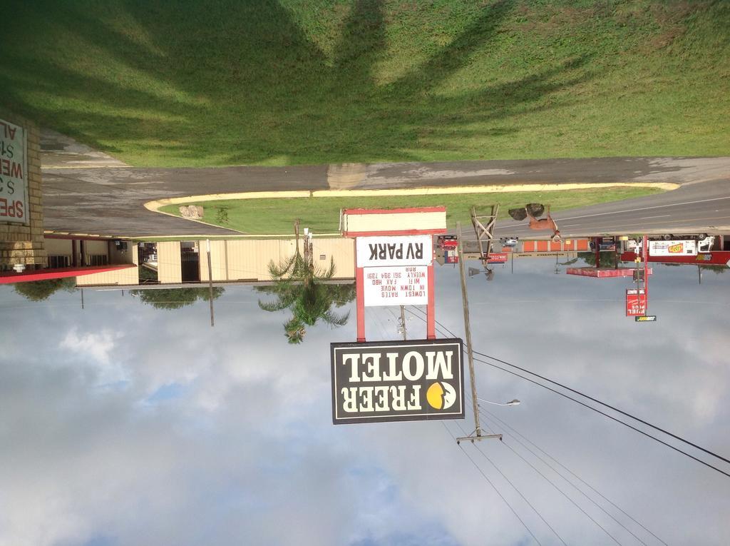Freer Motel Exterior photo